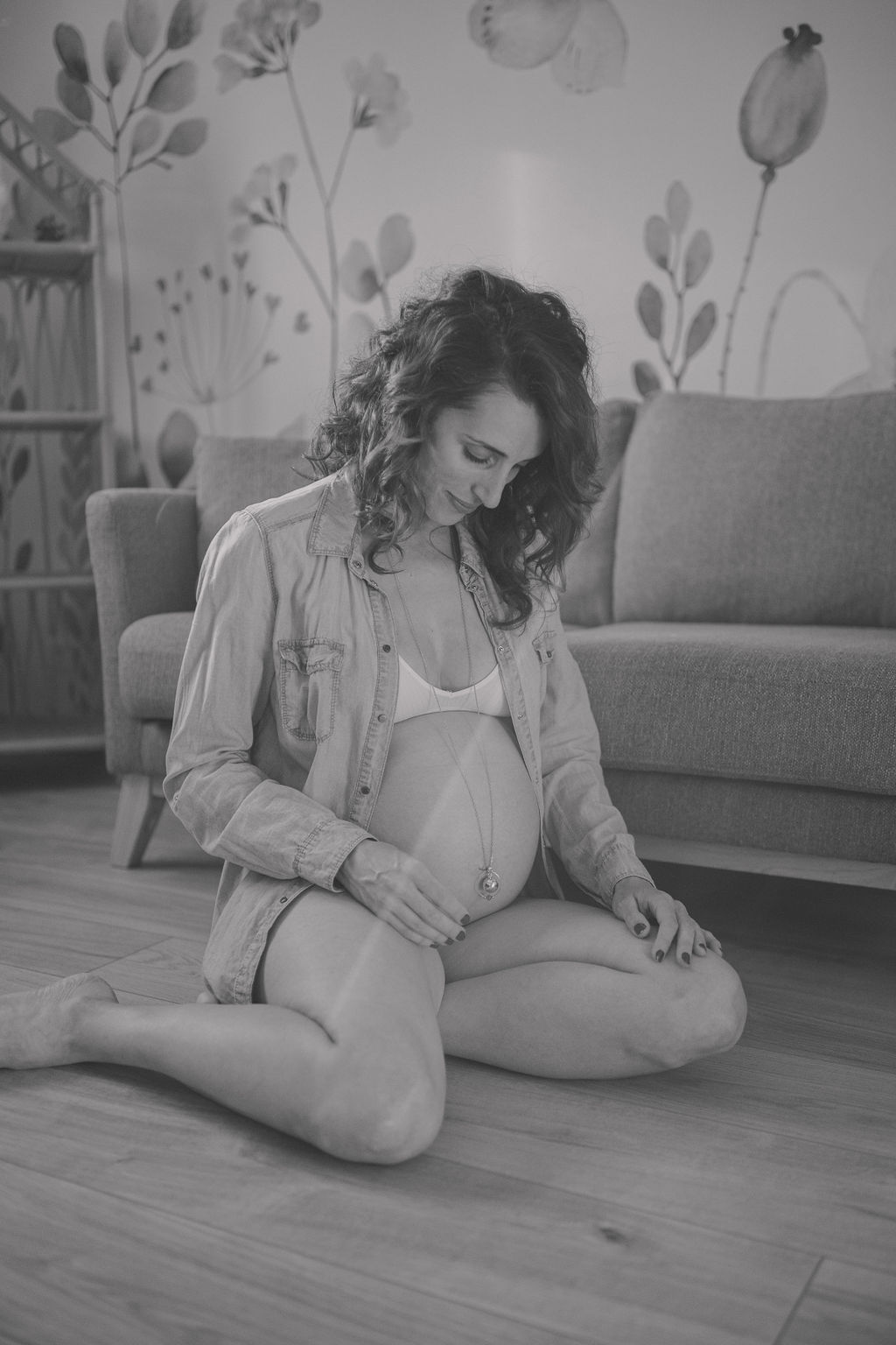 photographie de maternité en intérieur à Clermont-Ferrand